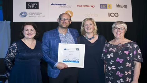 Ākina Foundation wins AUT Business Support Award
